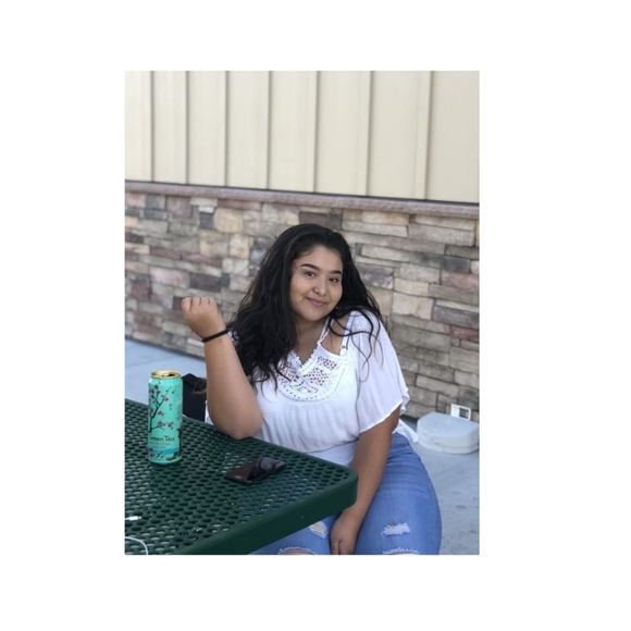 Meet your Posher, Alondra - Picture 1 of 1